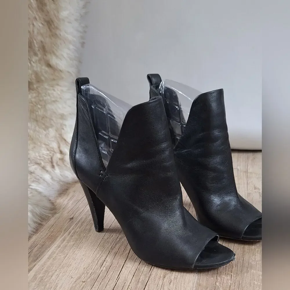 Vince Camuto Black Leather Peep-Toe Ankle Bootie Heels Sz.9.5